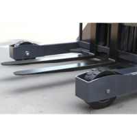 Chariot élévateur électrique tout-terrain 1000 kg, chariot élévateur portable à batterie lithium-ion, chariot élévateur automatique, longueur de la fourche 1150 mm