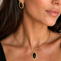 Collier ras-de-cou en fil d'acier doré avec pendentif œil de cheval en agate rouge et acier inoxydable pour femmes