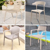 Chaise de salle à manger d'extérieur à cadre en fer moderne avec dossier simple en plastique pour cour, jardin ou salon, garantie 1 an