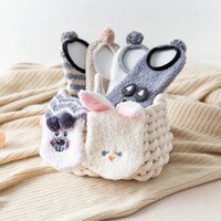 Chaussettes d'intérieur épaisses et chaudes en polaire corail à motifs animaliers avec semelles antidérapantes en silicone – Vente en gros pour adultes, usage quotidien