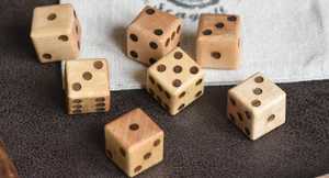 ลูกเต๋าไม้ธรรมชาติทำมือ ออกแบบมาสำหรับเกมกระดานแบบดั้งเดิม กิจกรรมการเรียนรู้ ของตกแต่งบ้าน และเป็นของขวัญที่ไม่เหมือนใคร - Product Image 5