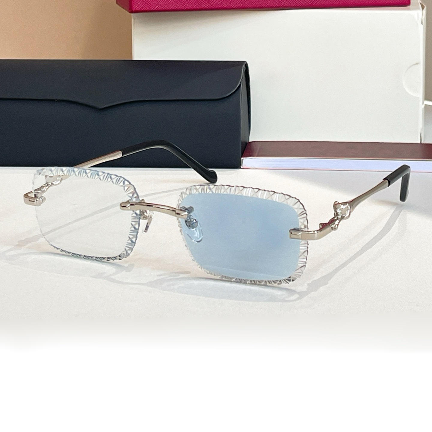 Marco negro plateado transparente a azul.