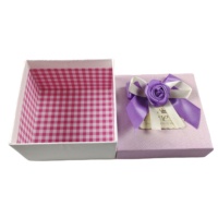 Boîte cadeau rigide personnalisée pour bijoux, en papier recyclable PPWR, avec ruban et logo gaufré