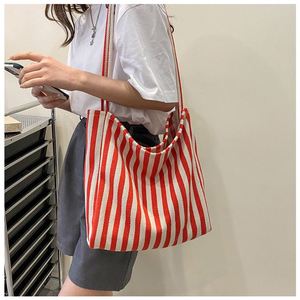 Nouveau produit : Sac à bandoulière rayé simple et frais, sac fourre-tout décontracté en toile grande capacité pour le shopping et les voyages - Product Image 4