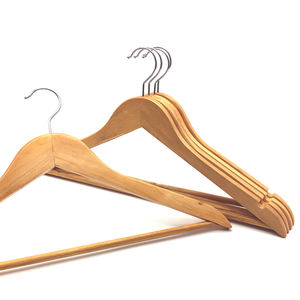 ไม้แขวนเสื้อไม้คุณภาพเยี่ยมสำหรับผู้ชาย ขายตรงจากโรงงาน รับผลิตไม้แขวนเสื้อไม้พร้อมโลโก้ตามสั่ง - Product Image 3