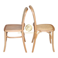 Chaise en rotin empilable en bois pour la restauration, les hôtels, les mariages, les événements, les locations de fêtes, les banquets, les salles à manger