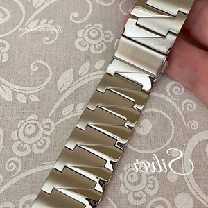 Correa metálica de lujo Upro con diseño de rayos para Apple Watch Series 10 9 8 7, pulsera de eslabones metálicos con diseño de engranajes para iWatch - Product Image 3