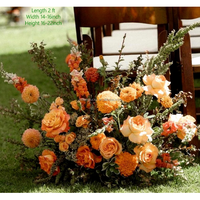 Nouvel Arrivage – Chemin de table rose vif avec fleurs de couleur caramel, hydrangeas et roses au toucher réel, et rangée de fleurs d'eucalyptus pour allée florale