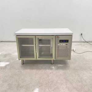 Refrigerador de Diseño Personalizado, Moderno, Bajo Mostrador, de Acero Inoxidable con Puerta de Vidrio, Mesa de Preparación Refrigerada - Product Image 1