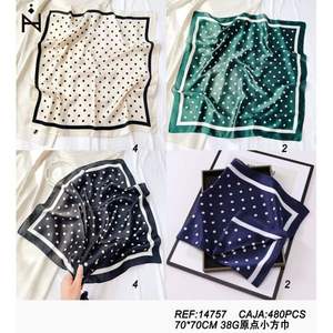 Sciarpa quadrata marca Z 70x70 cm in poliestere a pois, accessorio moda multifunzionale - Product Image 3