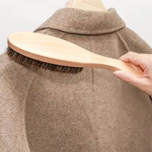 Brosse de nettoyage et d'entretien pour vêtements en laine avec manche en bois et logo personnalisé, pour pulls en laine et élimination de la poussière - Product Image 3