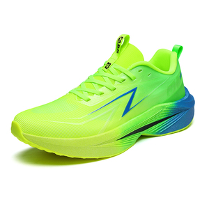 Sneaker confortable et épurée avec des blocs de couleurs vibrantes et un soutien amélioré, conçue pour un usage quotidien et un style polyvalent - Product Image 2