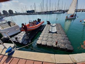 <span class=keywords><strong>Pont</strong></span> de plate-forme de quai flottant HDPE de ponton modulaire en plastique de vente populaire avec le bloc de rouleau pour conduire sur le quai - Product Image 3