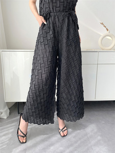 กางเกงขายาวทรงหลวมเอวยางยืดลายตารางจีบพลีท Miyake รุ่นปี 2026 สำหรับผู้หญิง สวมใส่สบายในฤดูร้อน - Product Image 3