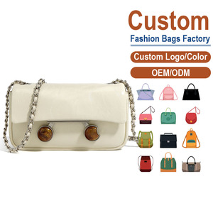 Sac bandoulière en cuir pleine fleur véritable avec panneau frontal plissé à la main, texture fine granulée et fermeture magnétique discrète - Product Image 1