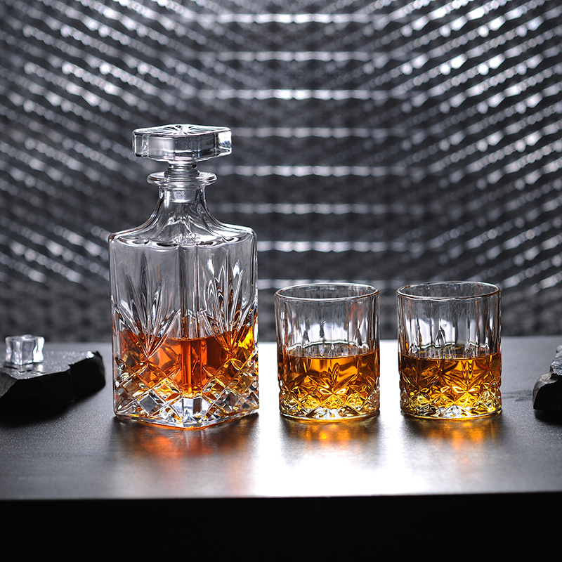 Amazon hot sale 750ml/26oz Whiskey Glasses & whiskey decanter set with gift box whiskey