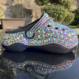 Chaussons pour femmes de haute qualité en gros, tendance, avec perles et fleurs incrustées de strass, semelles épaisses, fabriqués à la main en EVA, type sabots. - Product Image 4