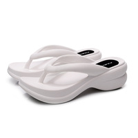 Tongs d'été haut de gamme pour femmes à semelle épaisse en EVA, respirantes, imperméables, antidérapantes, à clipser, rehaussantes