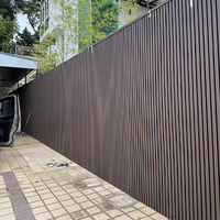 Panneaux muraux composites WPC pour l'extérieur, revêtement mural rainuré WPC pour façade de bâtiment