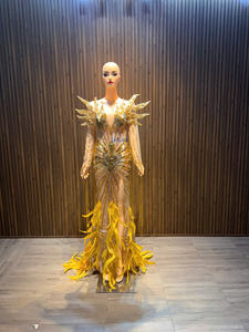 Vestido de sirena de lujo para mujer con mangas largas de ilusión y pedrería de alta gama para fiesta, de Vietnam. - Product Image 6