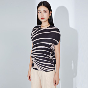 T-shirt Estiva da <span class=keywords><strong>Donna</strong></span> 2026 a Righe con Scollo Rotondo, <span class=keywords><strong>Maniche</strong></span> a Pipistrello Larghe e Pieghe alla Moda a Manica Corta - Product Image 1