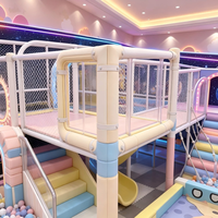 Équipement de terrain de jeu intérieur pour enfants aux couleurs vives personnalisées, structure de jeu souple pour enfants avec des cadres durables revêtus de poudre