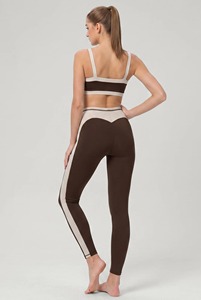 Ensemble de yoga marron avec bordure contrastante, legging taille haute à empiècements latéraux et soutien-gorge à col carré, deux pièces, vêtements de sport anti-humidité pour femme - Product Image 5