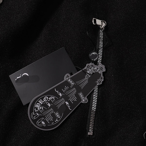 Giacca Bomber in Pelle di Alta Qualità con Patch a Forma di Corvo, Monopetto, Maniche a Pipistrello e Colletto Rovesciato - Product Image 3