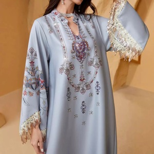 Robe Abaya Vintage de Luxe Personnalisée pour Femmes Musulmanes, en Polyester de Haute Qualité, Élégante et Stylée, Col Cœur, Imprimée, à Pompons, Longueur Cheville - Product Image 3