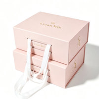 Scatola regalo magnetica pieghevole a basso costo OEM ODM, scatola rigida personalizzata con stampa e maniglia in nastro di raso per produttori di abbigliamento e cosmetici