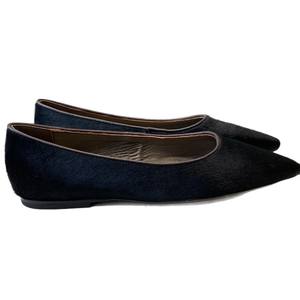 Zapatos de Tacón Bajo con Punta en Pico, Diseñados Exquisitamente, de Pelo de Caballo Genuino Negro, para Mujer: Un Toque de Lujo para Primavera y Otoño - Product Image 1