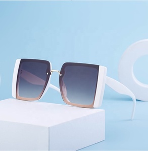 Designer Women Sunglasses Trendy Oversized Square <b>Frame</b> Sunglasses 2023 Luxury Female Sunglasses - Product Image 4