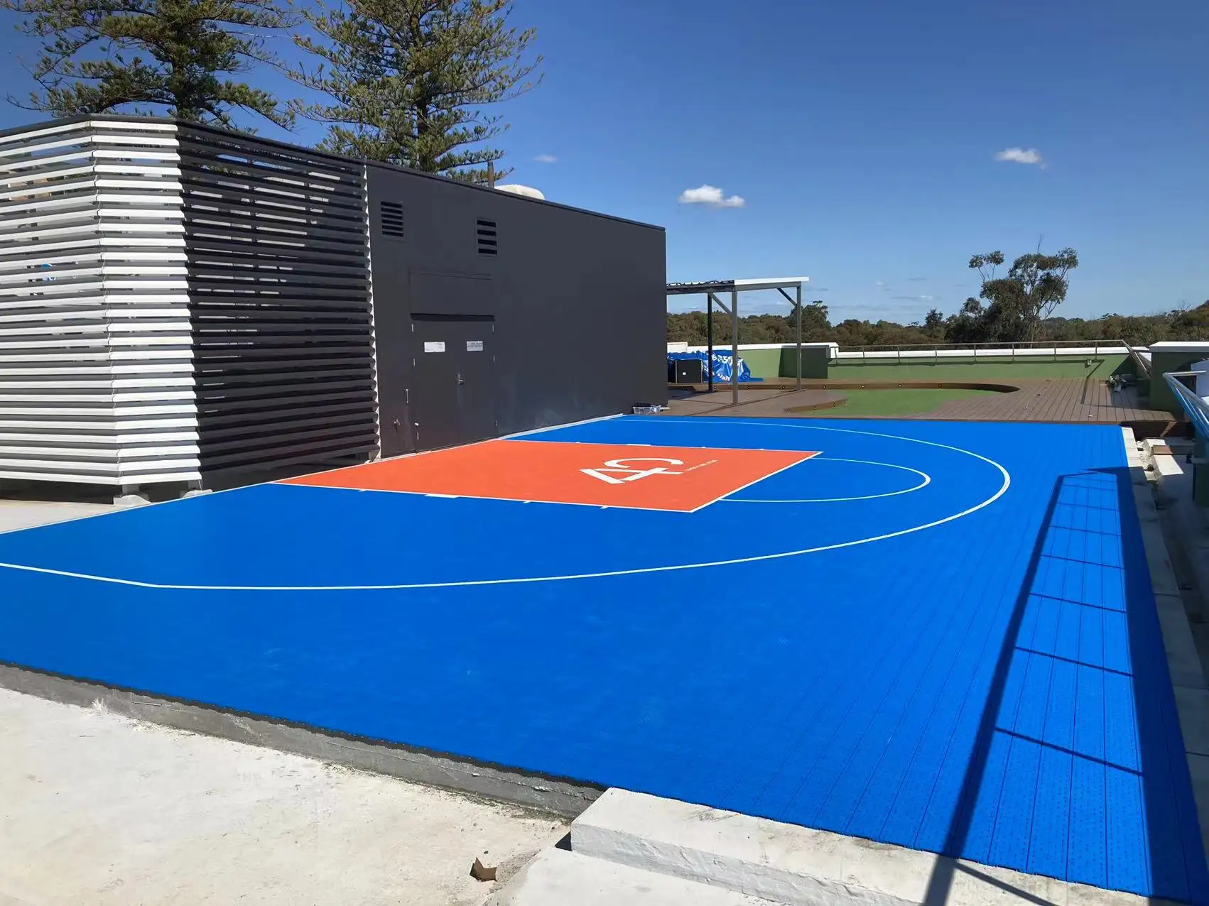 أرضيات إنليو الرياضية لرياضة تنس وكرة السلة ولعب كرة الطائرة بلاطات متشابكة لمنطقة الفناء الخلفية للملاعب الرياضية