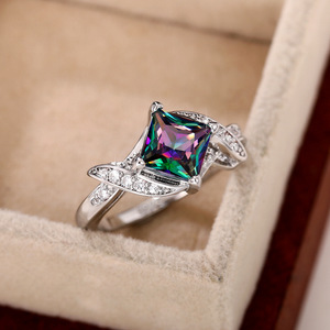 Anello con Zirconi Quadrati Colorati, Gioiello Minimalista da Donna, Elegante per Feste e Uso Quotidiano, Idea Regalo Chic - Product Image 6