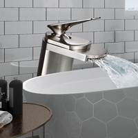 Robinet de lavabo cascade moderne à poignée unique en nickel brossé avec cartouche céramique pour hôtel et usage domestique