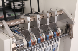 Étiqueteuse semi-automatique <span class=keywords><strong>Vorey</strong></span> VD240P et POINÇONNEUSE et machine d'inspection d'étiquettes - Product Image 4