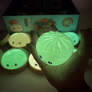Nuevo Juguete Sensorial Antiestrés de Peluche con Forma de Bollo al Vapor que Brilla en la Oscuridad, Juguetes para Apretar y Estimular el Cerebro - Product Image 5