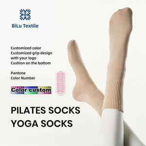 Chaussettes de sport antidérapantes en coton et silicone pour femme, avec logo personnalisé, pour yoga et pilates, absorbant la transpiration, imprimées, livraison gratuite au printemps - Product Image 1