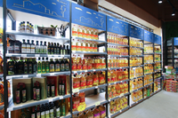 Étagères murales de présentation pour supermarchés, conception de rayonnages gondoles avec porte hydraulique, en vente