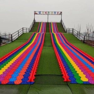 Toboggan arc-en-ciel pour aire de jeux extérieure, en plastique HDPE, pour utilisation dans les parcs publics - Product Image 2