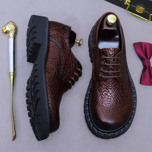 Chaussures habillées Oxford rétro décontractées pour hommes, à semelle en cuir, bout rond et dessus en cuir lavé de peau de cheval - Product Image 3