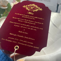 Cartes de menu de table en velours de luxe personnalisées avec estampage à chaud doré et pompon pour mariage et soirées