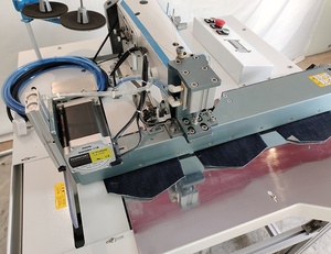 Máquina de coser industrial automática programable de pespunte recto para dobladillos de bolsillos de jeans, de cama plana, con motor de alta velocidad - Product Image 5