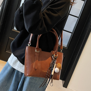 2026阿里巴巴快速发货女士纯色PU皮革手提包斜挎包，新款时尚女士奢华日常手提包准备发货 - Product Image 3