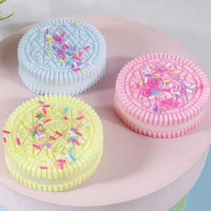 คุกกี้/บิสกิตน่ารัก ของเล่นบีบคลายเครียด บรรเทาความกดดัน ของเล่นบีบยืดหยุ่น ทำจากวัสดุ TPR สำหรับเด็กและผู้ใหญ่ ทุกเพศ - Product Image 1