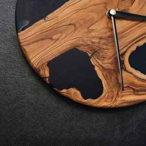 Reloj de Pared Moderno de Resina y Madera, Hecho a Mano, Duradero, Elegante, Estilizado y Funcional, Perfecto para la Sala de Estar - Product Image 4