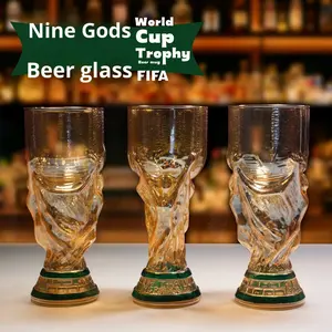 Trophée <span class=keywords><strong>de</strong></span> football créatif en verre borosilicate doré, résistant aux hautes températures, pour les commerçants, les bars, les événements en direct - Product Image 4