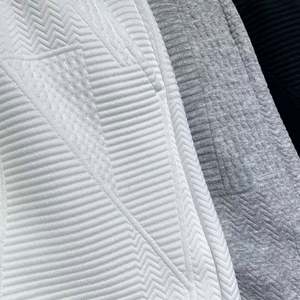 Shorts de sport décontractés pour hommes d'été, taille mi-haute, motif ondulé avec couleur unie, ample, cordon de serrage, méthode de tissage non tissé - Product Image 6