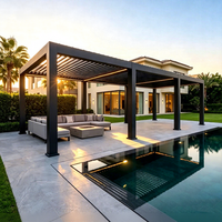 Pergola bioclimatique autoportante en aluminium avec toit à lames motorisées et éclairage LED intégré pour villa de luxe, terrasse au bord de la piscine, patio