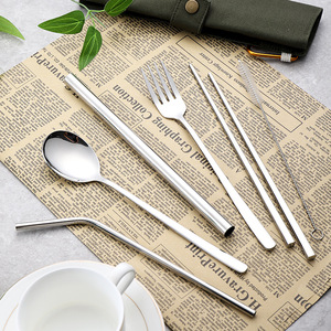Cuchara coreana de acero inoxidable 304 dorada, palillos y tenedor portátiles para cantina estudiantil - Product Image 3